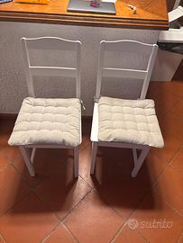 Set 4 sedie bianche in legno con cuscini