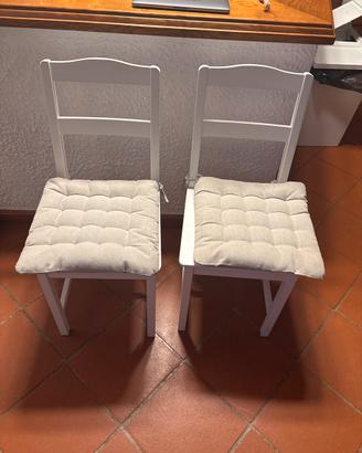 Set 4 sedie bianche in legno con cuscini