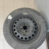 Gomme da neve Pirelli con cerchi da 14 pollici