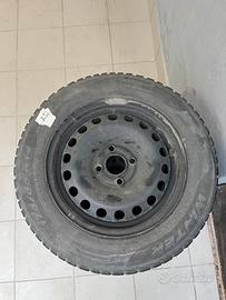 Gomme da neve Pirelli con cerchi da 14 pollici