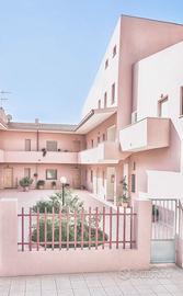 Bilocale luminoso con balcone e posto auto