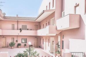 Bilocale luminoso con balcone e posto auto