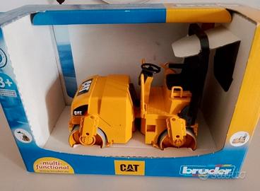 Auto modello schiaccia sassi Bruder