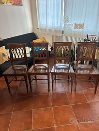 Tavolo in noce con 4 sedie