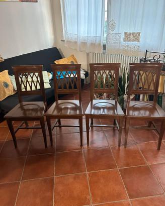 Tavolo in noce con 4 sedie
