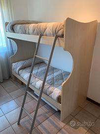 Letto a castello con materassi