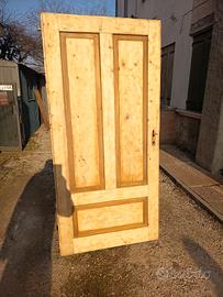 vecchia porta in abete