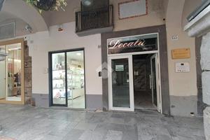 NEGOZIO A CAVA DE' TIRRENI