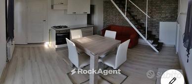 CASA INDIPENDENTE DIVISA IN TRE APPARTAMENTI