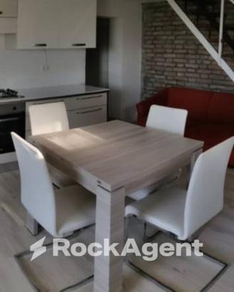 CASA INDIPENDENTE DIVISA IN TRE APPARTAMENTI