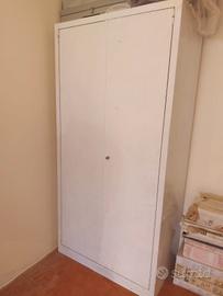 Armadio di ferro con chiusura a chiave