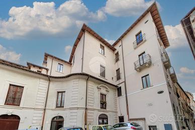 NEGOZIO A L'AQUILA
