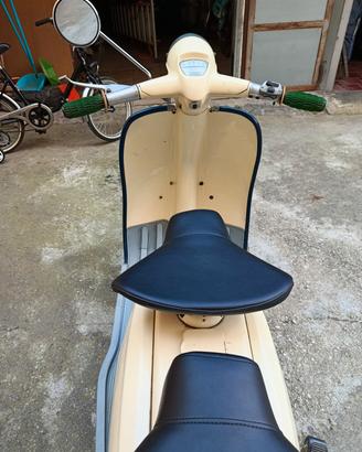 Lambretta d'epoca con regolari documenti