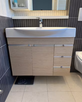 Lavandino con mobile bagno