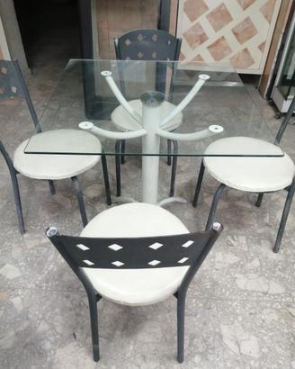 Tavolo con sedie