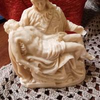Statua  la Pietà di Michelangelo
