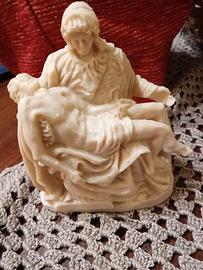 Statua  la Pietà di Michelangelo