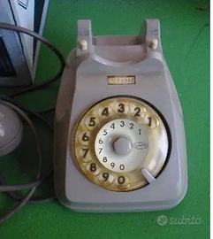 Vecchio telefono sip a rotella (spina da sistemare