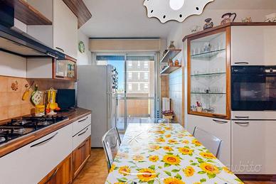 Appartamento di 140 m² con 4 locali e box auto a S