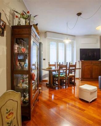 Appartamento di 104 m² con 3 locali e posto auto a