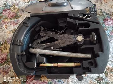 Kit attrezzi auto cricchetto e chiave 