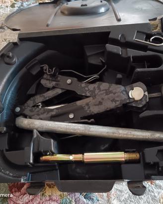 Kit attrezzi auto cricchetto e chiave 