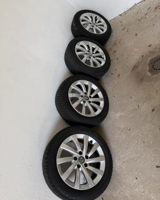 4gomme con cerchi  205/55 R16’ Alfa Giulietta