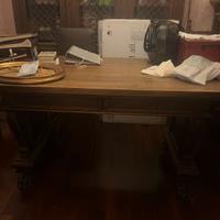 Tavolo e sedia da studio avvocato