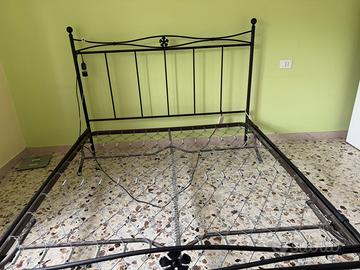 Letto un ferro battuto cin rete a molle inclusa