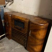 Mobile con radio in radica epoca