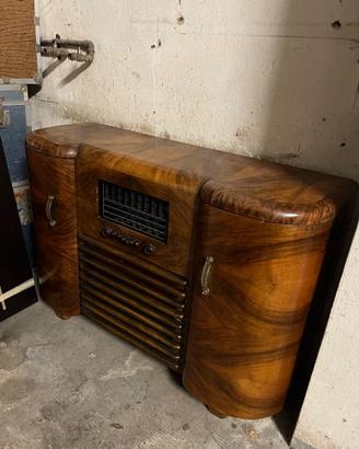 Mobile con radio in radica epoca