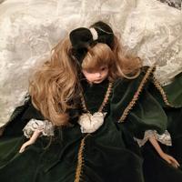 Bambola in porcellana