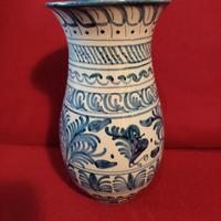 Vaso Faenza disegni azzurri su sfondo bianco