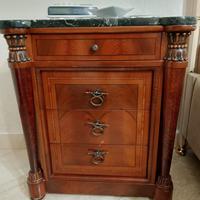 Comò e comodini d’epoca con piano in marmo