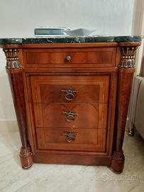 Comò e comodini d’epoca con piano in marmo