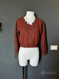 Maglioncino cropped ruggine effetto destroyed