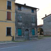 Grande casa da ristrutturare