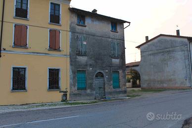 Grande casa da ristrutturare