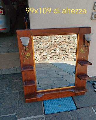 Specchio da bagno con bordo d'orato. 