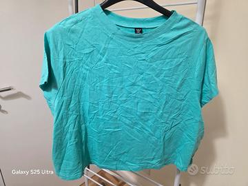 Maglie camicie e pantaloni stock 9