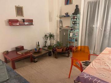 Camera con balcone a garbatella