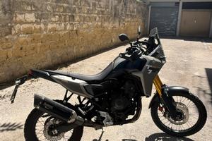 Yamaha Tenere Frozen Titanium 700 2025