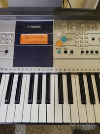 Pianoforte/Pianola Yamaha PSR E323