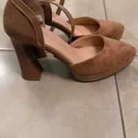 Scarpe camoscio tacchi e cinturino