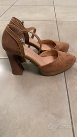 Scarpe camoscio tacchi e cinturino