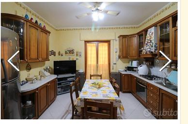 Cucina, sala da pranzo, stanza da letto, stanzetta