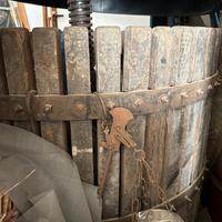 Antico torchio per uva