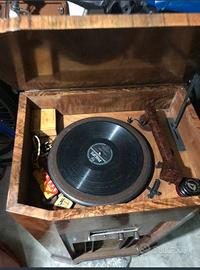 Grammofono e radio antico secolo scorso