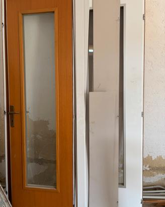 Porta in legno con vetro