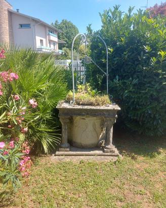 Pozzo ornamentale da giardino in pietra ricostruit